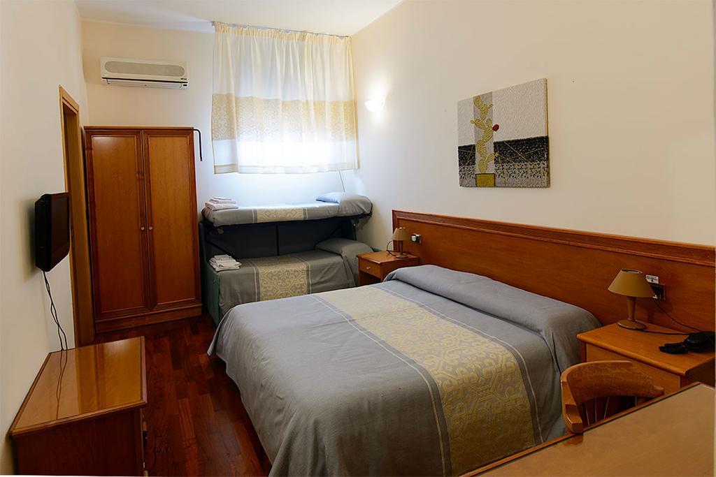 Hotel Del Corso SantʼAntìoco Extérieur photo