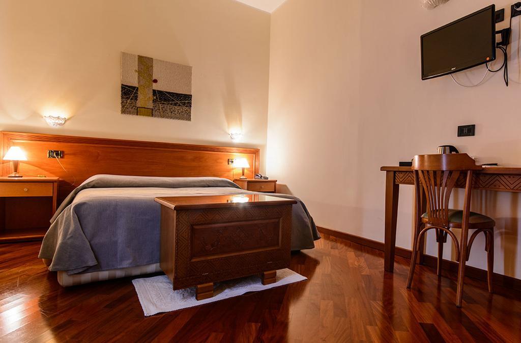 Hotel Del Corso SantʼAntìoco Extérieur photo