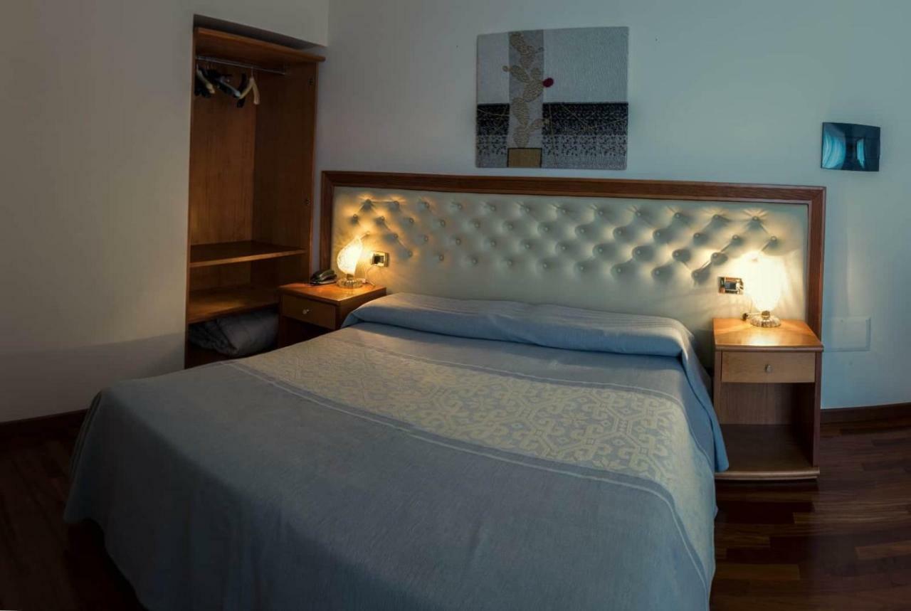 Hotel Del Corso SantʼAntìoco Extérieur photo
