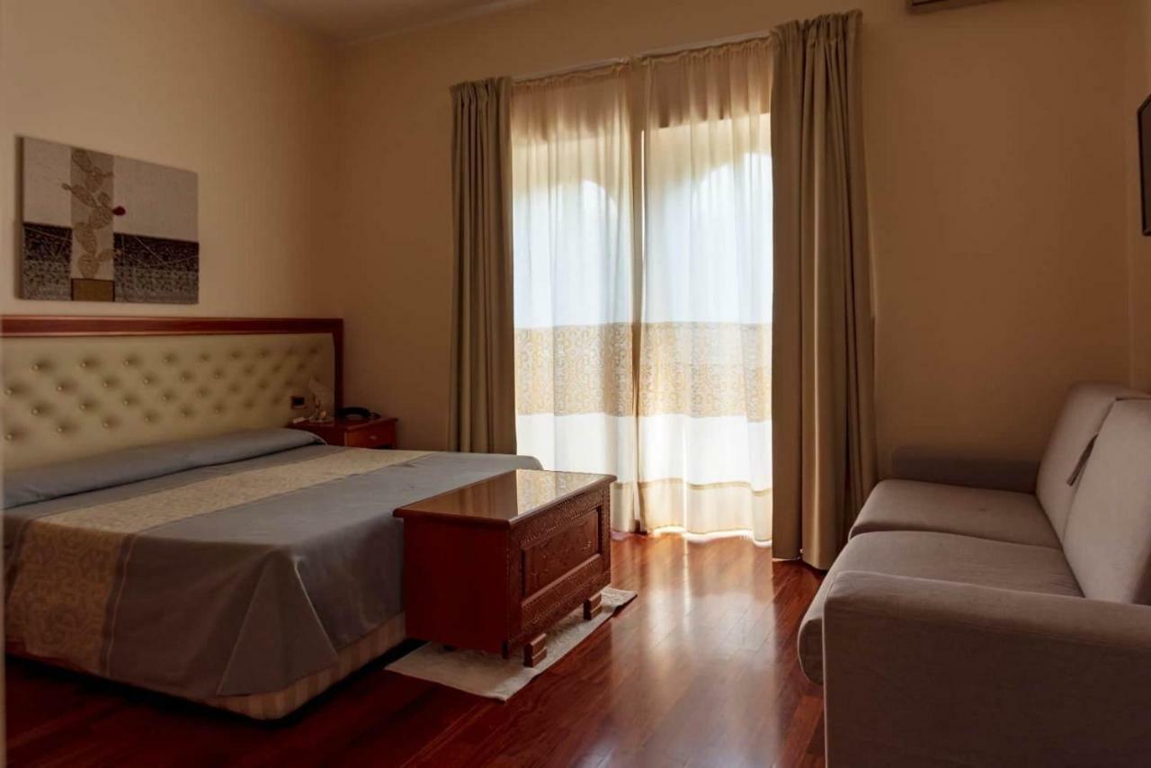 Hotel Del Corso SantʼAntìoco Extérieur photo