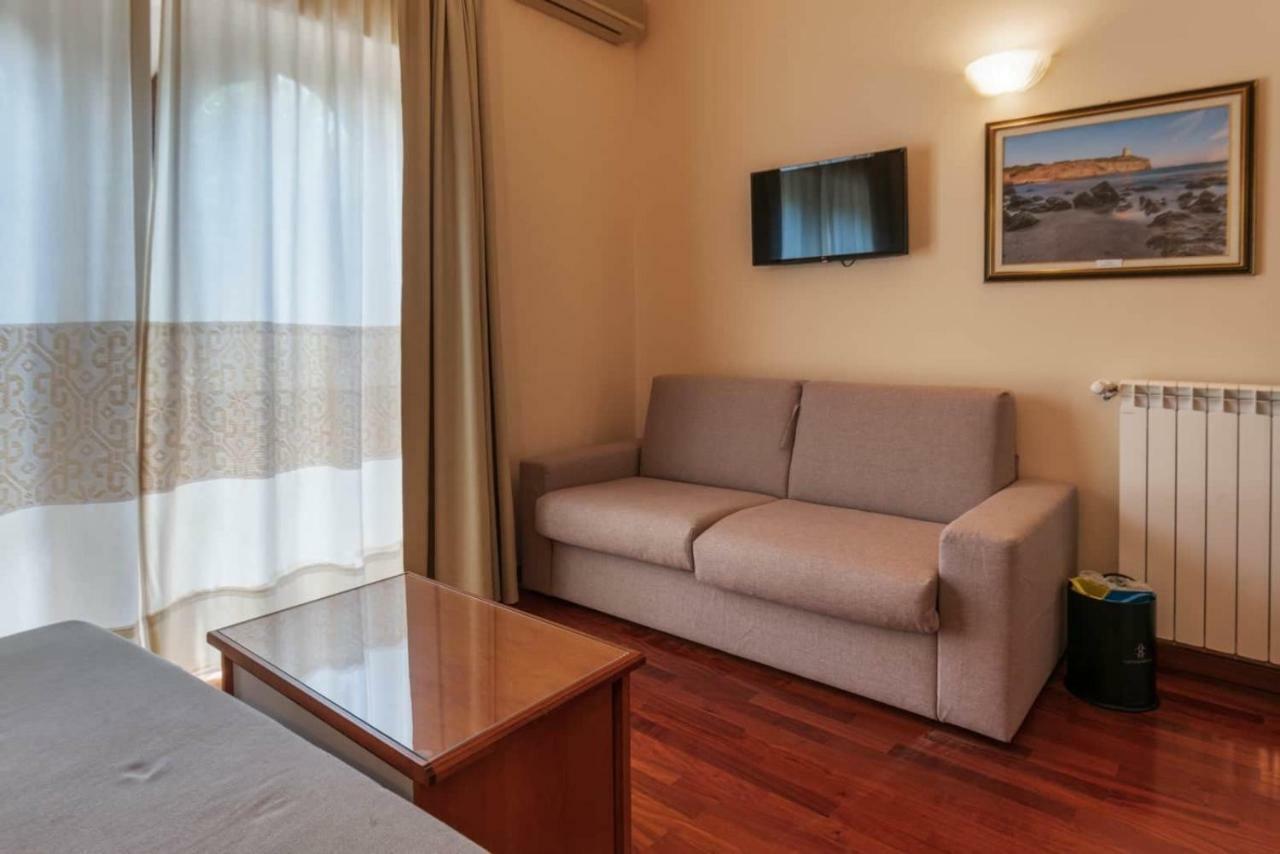 Hotel Del Corso SantʼAntìoco Extérieur photo